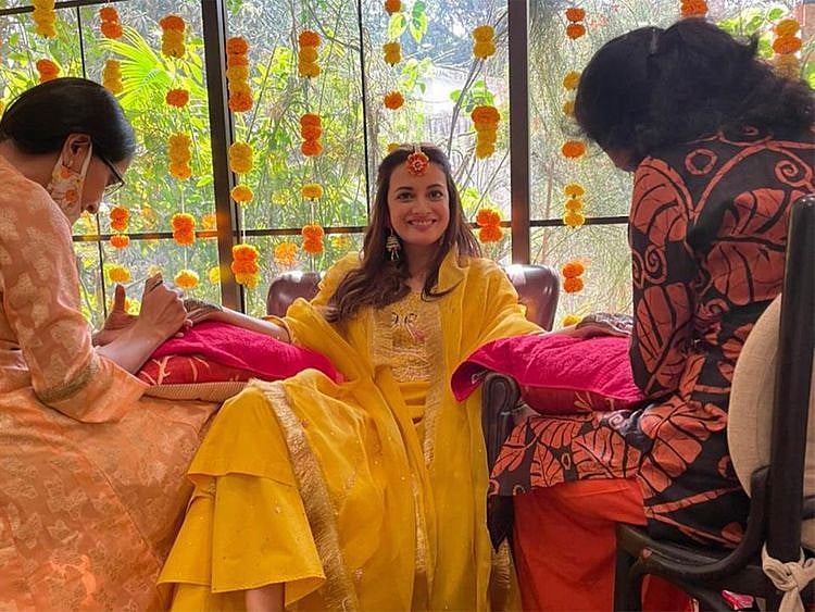 Dia Mirza at her mehendi ceremony