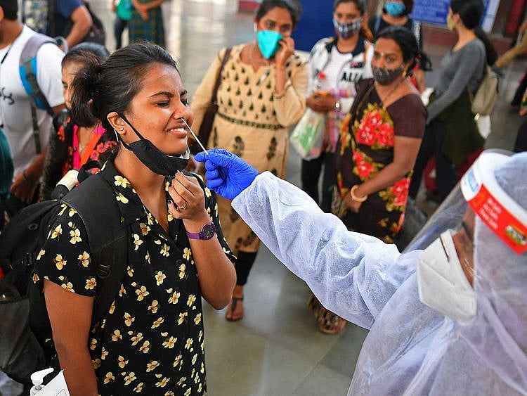 Health worker PCR swab mumbai
