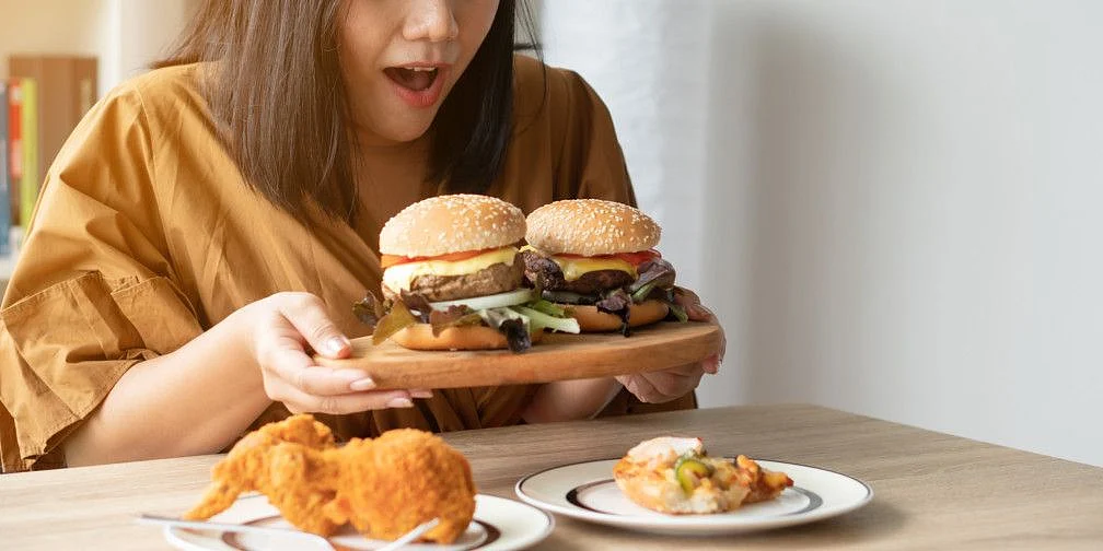 shutterstock_Binge eating4-1614608106003