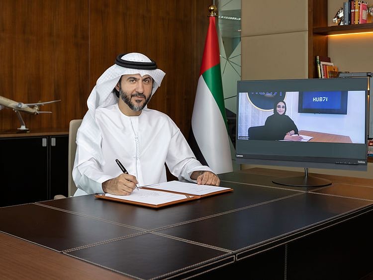 Mohammad Al Bulooki, Etihad Aviation Group COO and Hanan Al Yafei, Hub71's CEO