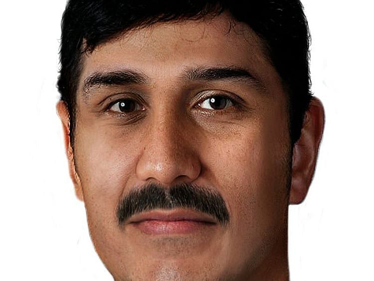 Do you know the man in the picture Call 04-901-1615118252293