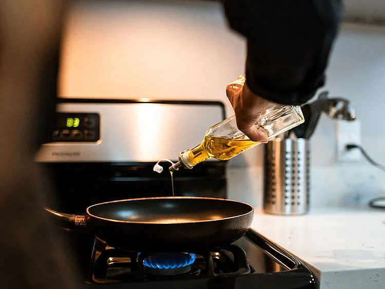 cooking, oil, pan