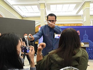 Thai PM ends press meet by spraying reporters with disinfectant