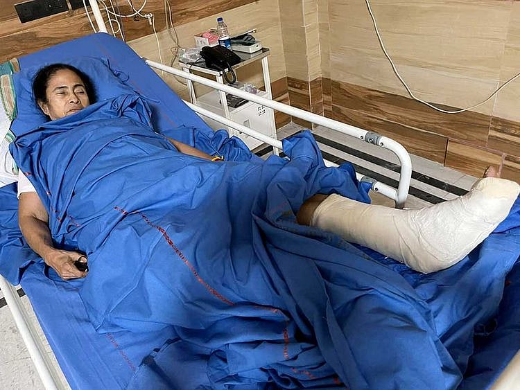 West Bengal Chief Minister Mamata Banerjee  hospital