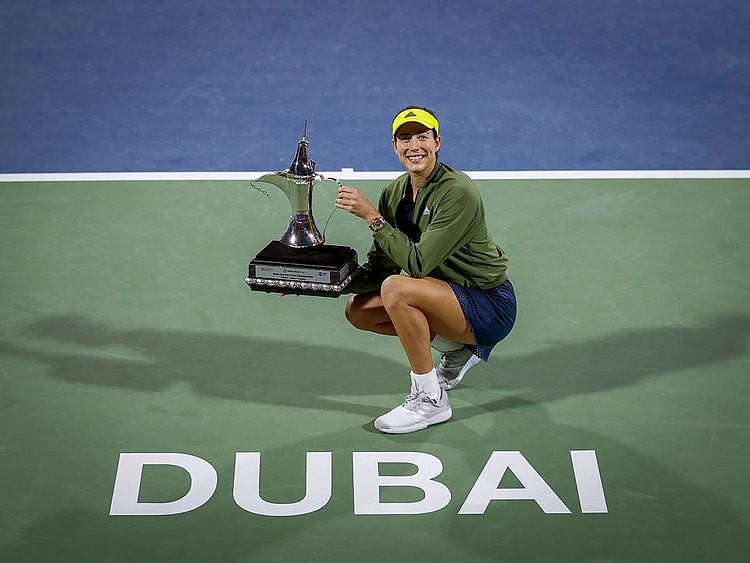 Garbine Muguruza with the Dubai Duty Free Championships trophy