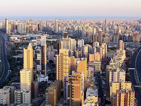 Kuwait’s overall population falls in early 2025, as number of citizens rises