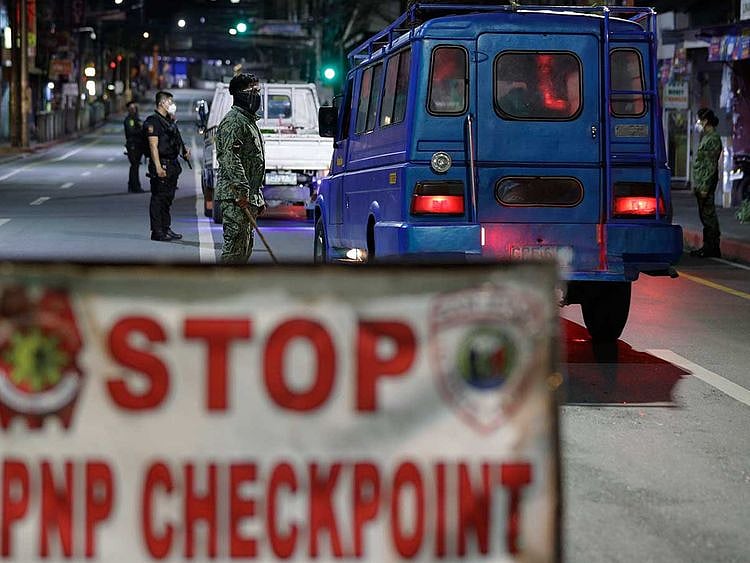 Manila police lockdown check covid
