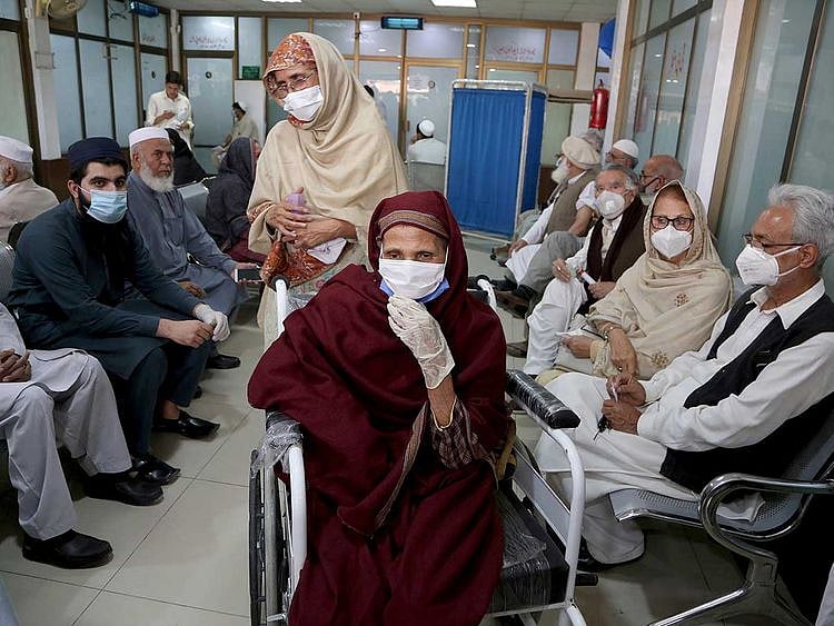 Pakistan vaccine senior citizens