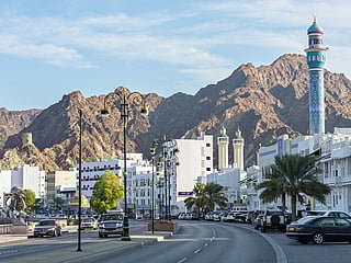 Can a UAE resident get a visa on arrival in Oman?