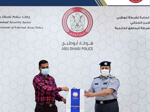 Abu Dhabi Police honour an Asian man for his honesty after he handed over a large sum of lost cash to the authorities.