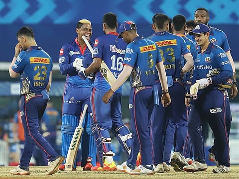 Mumbai Indians and Delhi Capitals players great each other after the match.