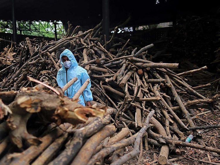 india funeral covid wood pyre crematorium