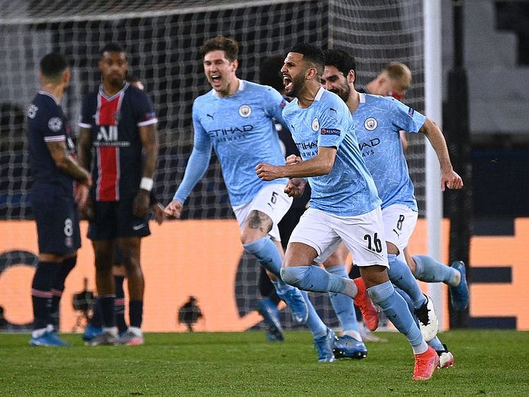Manchester City celebrate Riyad Mahrez's goal against PSG