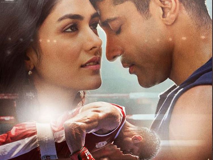 Farhan Akhtar and Mrunal Thakur in 'Toofan'