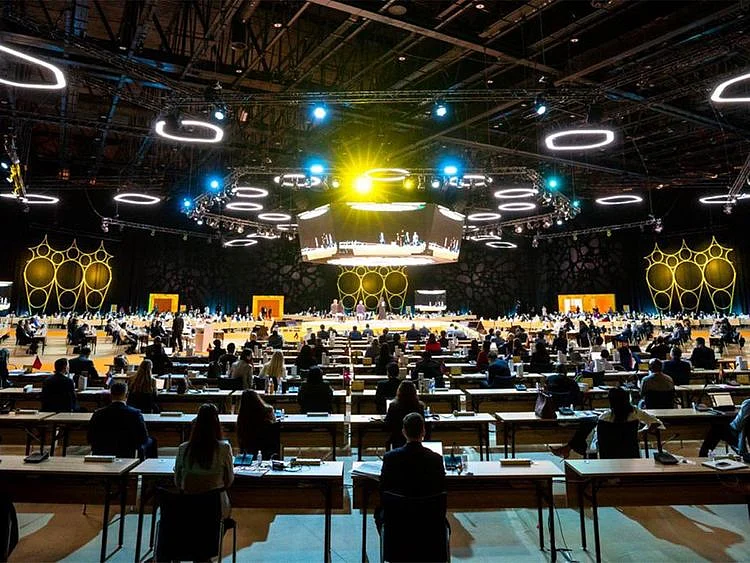 NAT-210504-expo-meeting
