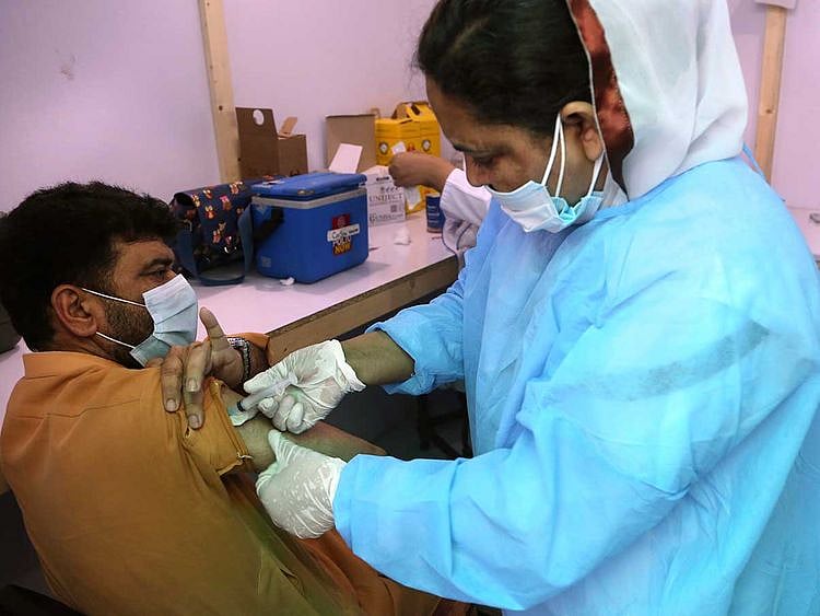 Pakistan vaccine covid