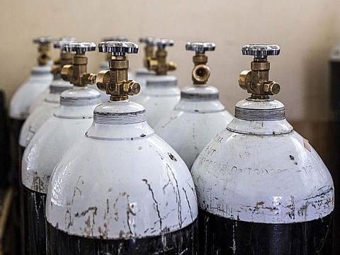 The new Saudi aid to Tunisia will include 3,000 oxygen cylinders, five generators to hospitals and providing containers to transport 200 tons of liquid oxygen, said an official at the King Salman Humanitarian Aid and Relief Centre (KSRelief), the country's humanitarian arm.