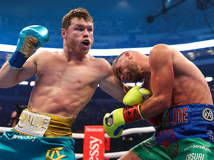 Mexican boxer Saul 'Canelo' Alvarez on his way to victory over Billy Joe Saunders 