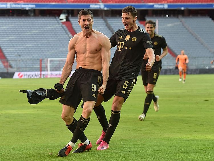 Bayern Munich's Polish forward Robert Lewandowski celebrates scoring his team's fifth goal and his 41st season goal against Augsburg 