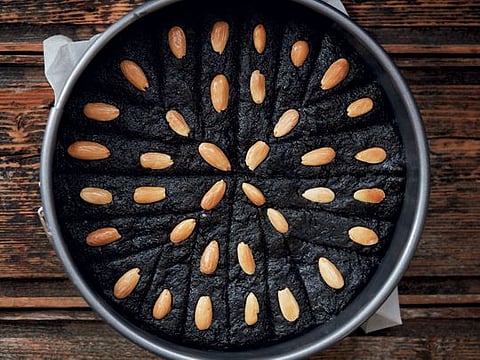 Palestinian black sesame cake