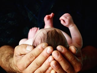 How dads can support mums during the newborn period  