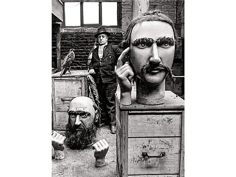 The giant heads of the North photographed by Robert Doisneau, around 1908