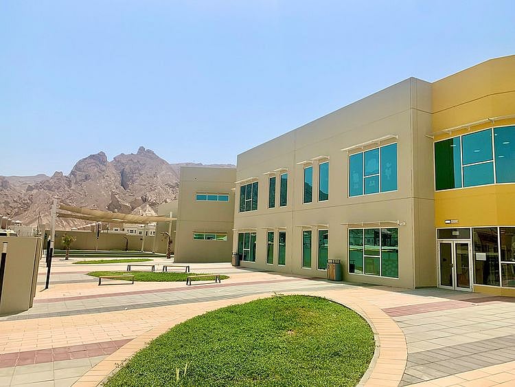 The multi-faceted smart school tech-1622028119303