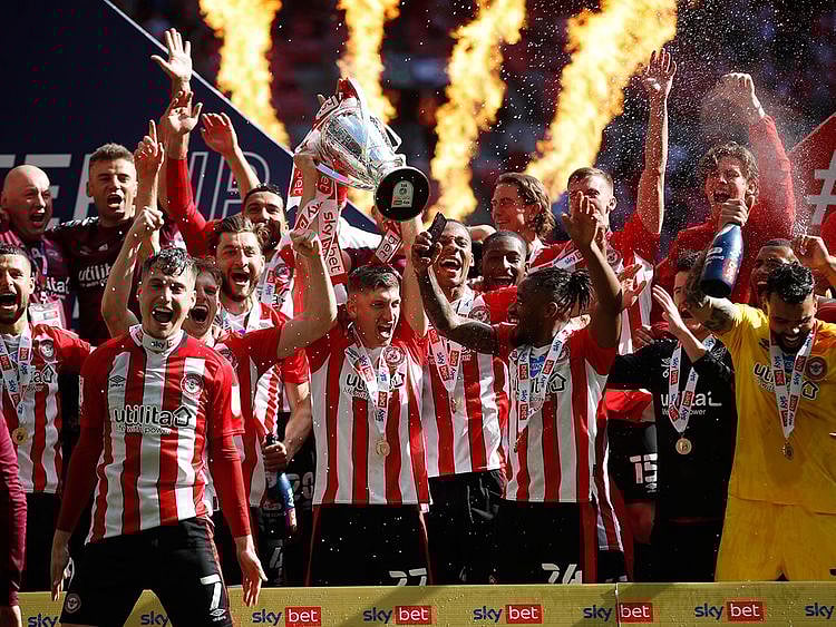 Brentford celebrate their play-off victory over Swansea