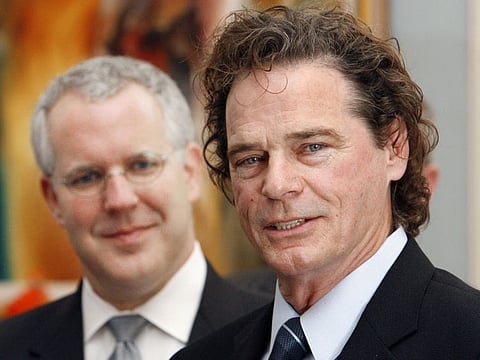 Music artist B.J. Thomas with Gov. Brad Henry, left
