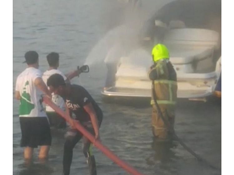 dubai-boat-fire