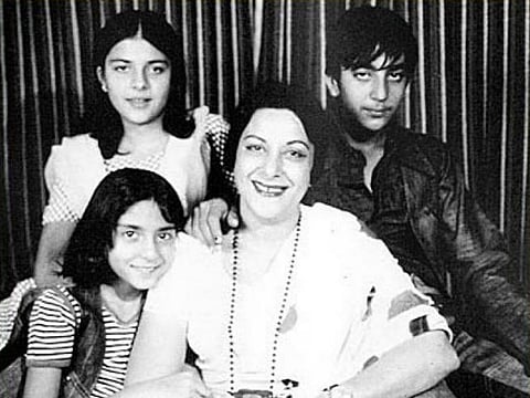 Sanjay Dutt with his mother Nargis and sisters Namrata and Priya Dutt