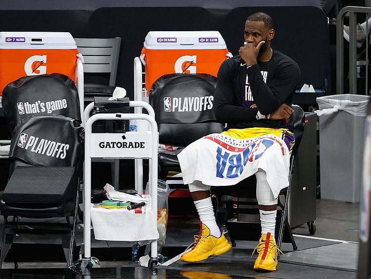 Le Bron James and the LA Lakers lost to the Phoenix Suns