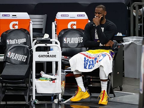 Le Bron James and the LA Lakers lost to the Phoenix Suns