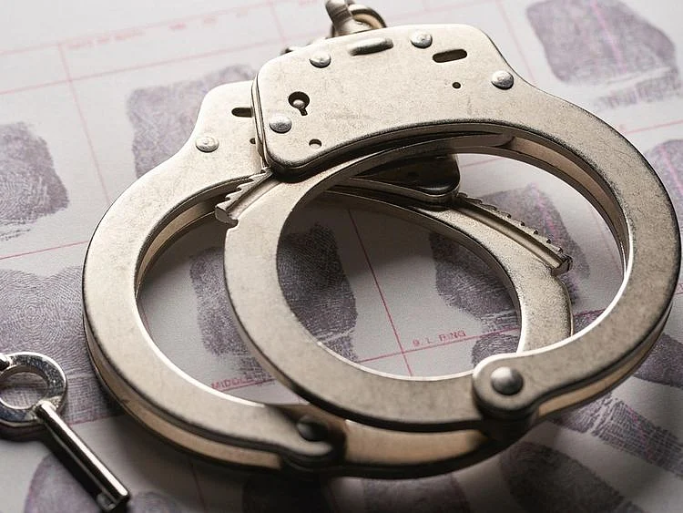 Handcuff