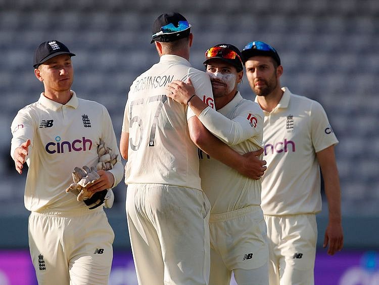 Rory Burns with Ollie Robinson 