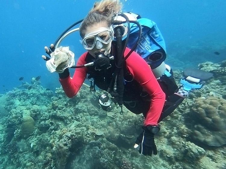 2021-06-07T103849Z_764231555_RC2DVN9P04D6_RTRMADP_3_HEALTH-CORONAVIRUS-PHILIPPINES-ENVIRONMENT-(Read-Only)