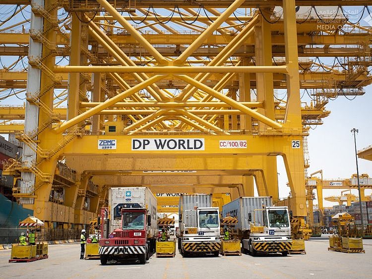 Stock Jebel ali port DP world