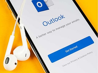 Microsoft phases out lightweight app, pushes users to full Outlook version.