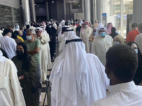 On the first day today, Mishref vaccination centre, the largest in Kuwait, saw massive crowds and overcrowding as lines stretched outside the vaccination halls.