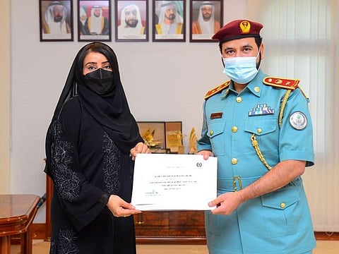 Emirati woman Maraim Al Hammadi was honoured by Lieutenant Colonel Omar Bughanim of Sharjah Police for her humanitarian gesture.