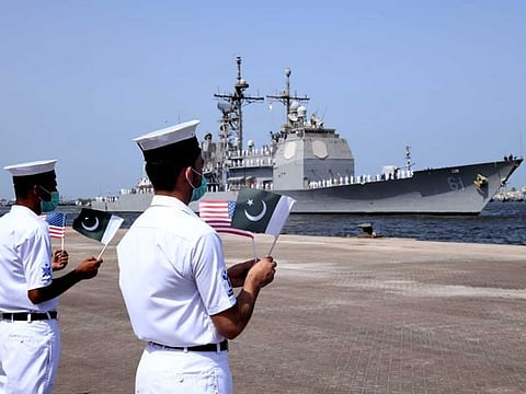 US Navy’s guided-missile cruiser visits Karachi Port for joint Pakistan and US naval drills. 