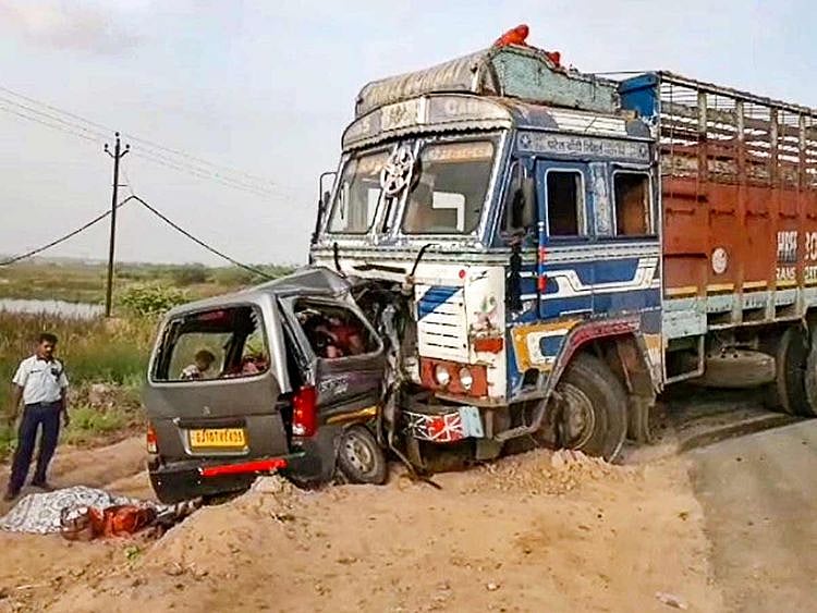 A car and a truck collided at Anand-Tarapur highway killing