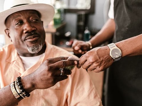   Do you tip generously during the holidays? Here’s how much you should tip 