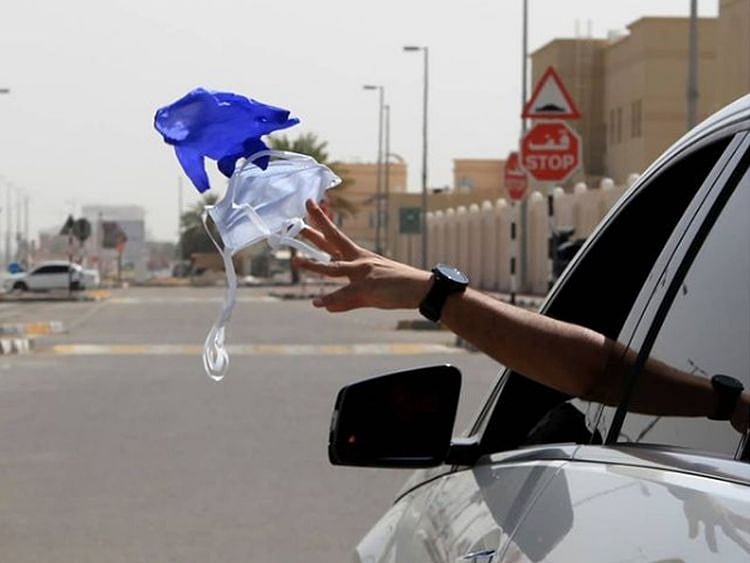 littering from car 