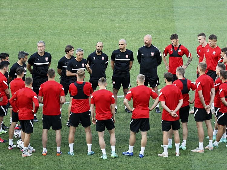 Copy of Spain_Poland_Euro_2020_Soccer_62546.jpg-05289-1624090123205