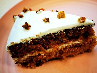How to make carrot cake with cream cheese frosting