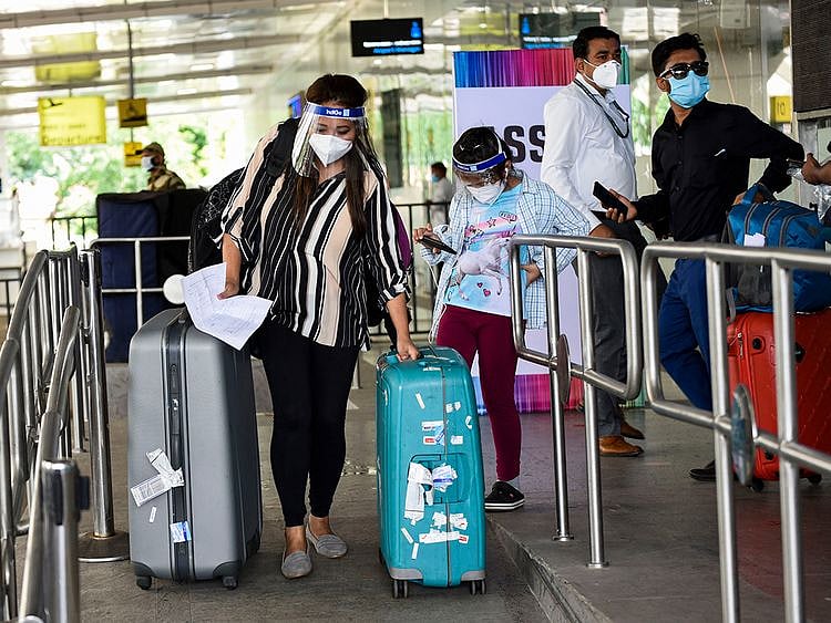 STOCK India airports passengers