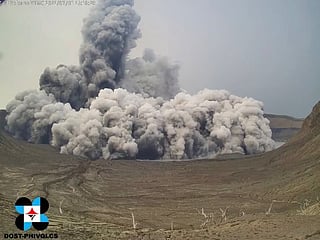 Photos: More than 2,000 flee as Philippine volcano Taal spews toxic gas