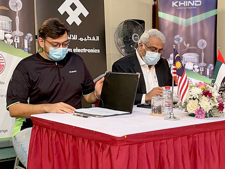 Adil Mistry, Group CEO, Khind Holdings and Sachin Wadhwa, Managing Director of Al-Futtaim Electronic Sign Agreement
