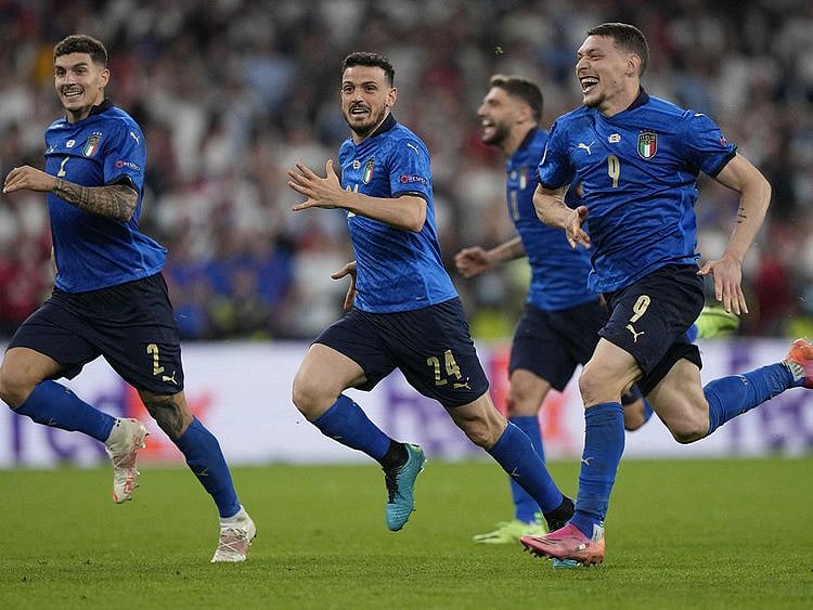 Italy players celebrate the penalty shootout win over England